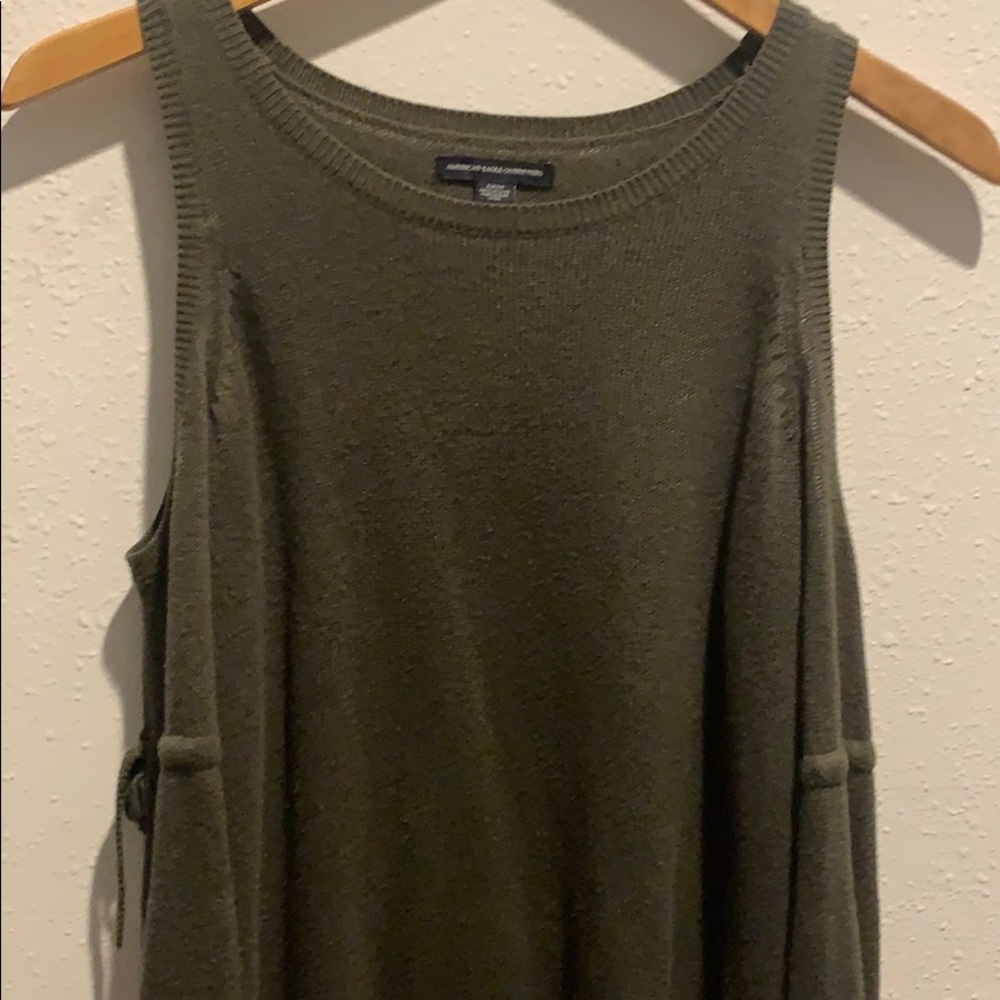 American Eagle Long Sleeve with shoulder cuts